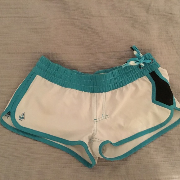 COPY - Volcom Board Shorts - Picture 1 of 3